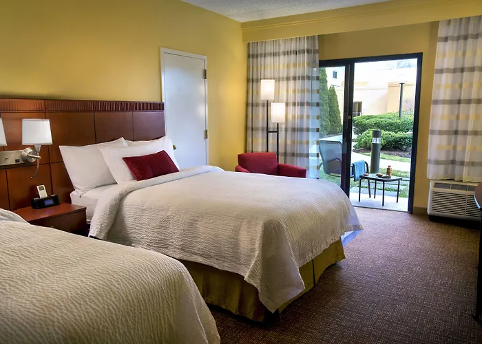 Courtyard By Marriott Norwalk
